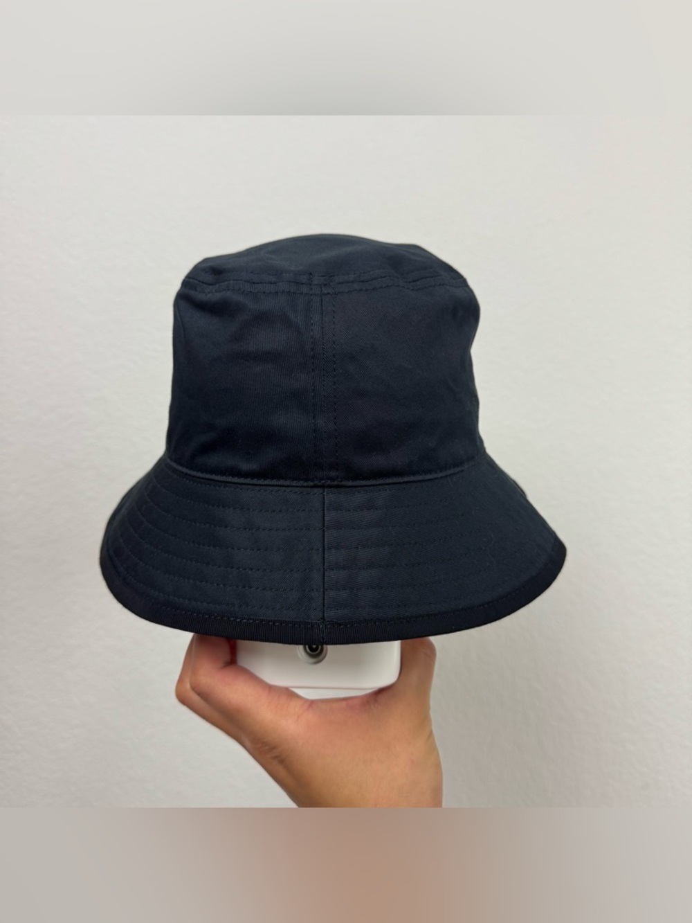 Gucci Men's Black Embroidered Logo Bucket Hat - Picture 5 of 7